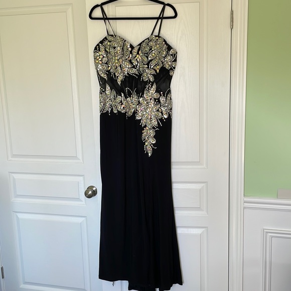 Gorgeous floor length black prom dress with beading detail and side split - Picture 2 of 8